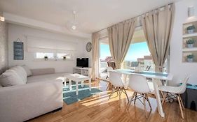 Blue Sky, Modern Sea View Apartment